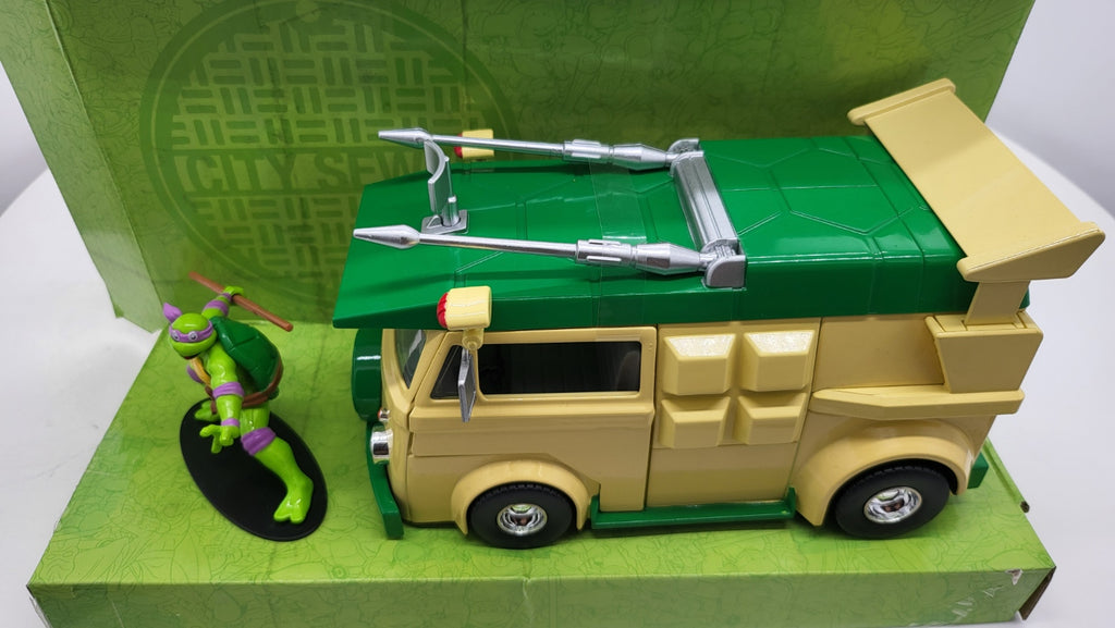Jada Toys Volkswagen Bus T1 Party Wagon Ninja Turtles met Donatello Figuur - Schaal 1:24