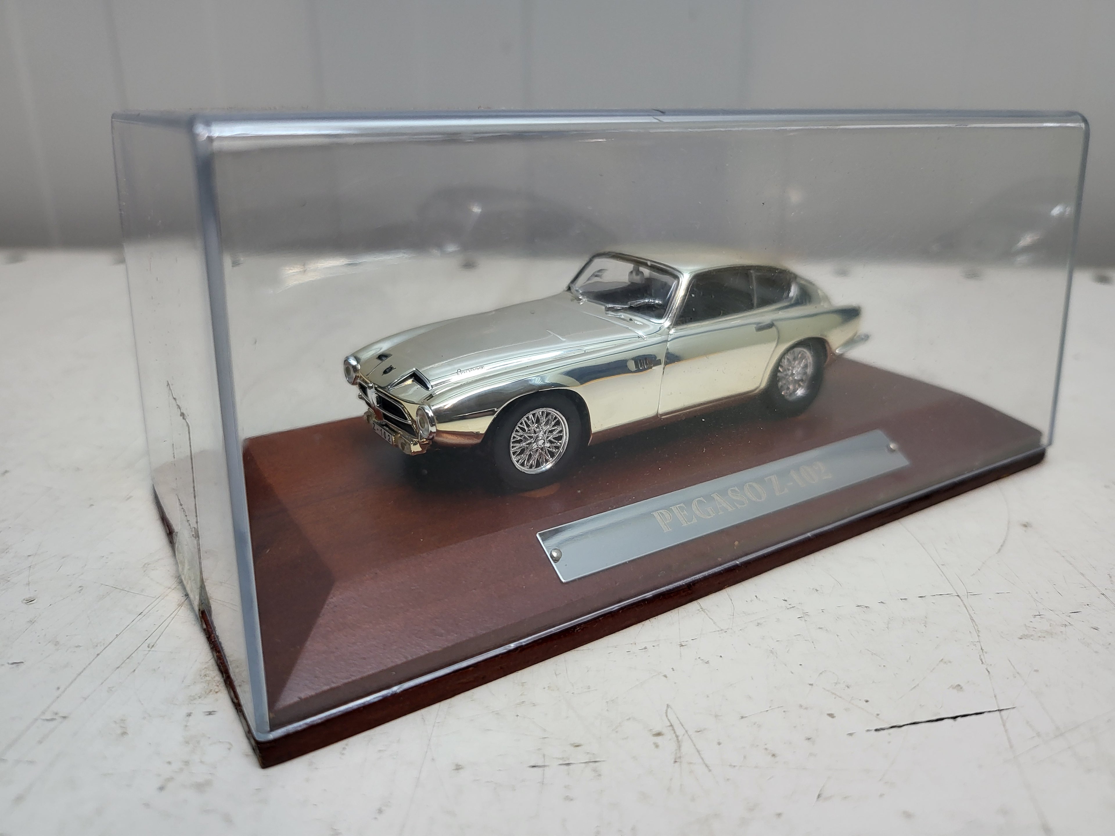 Atlas Pegaso Z-102 Zilver/Chrome - Schaal 1:43