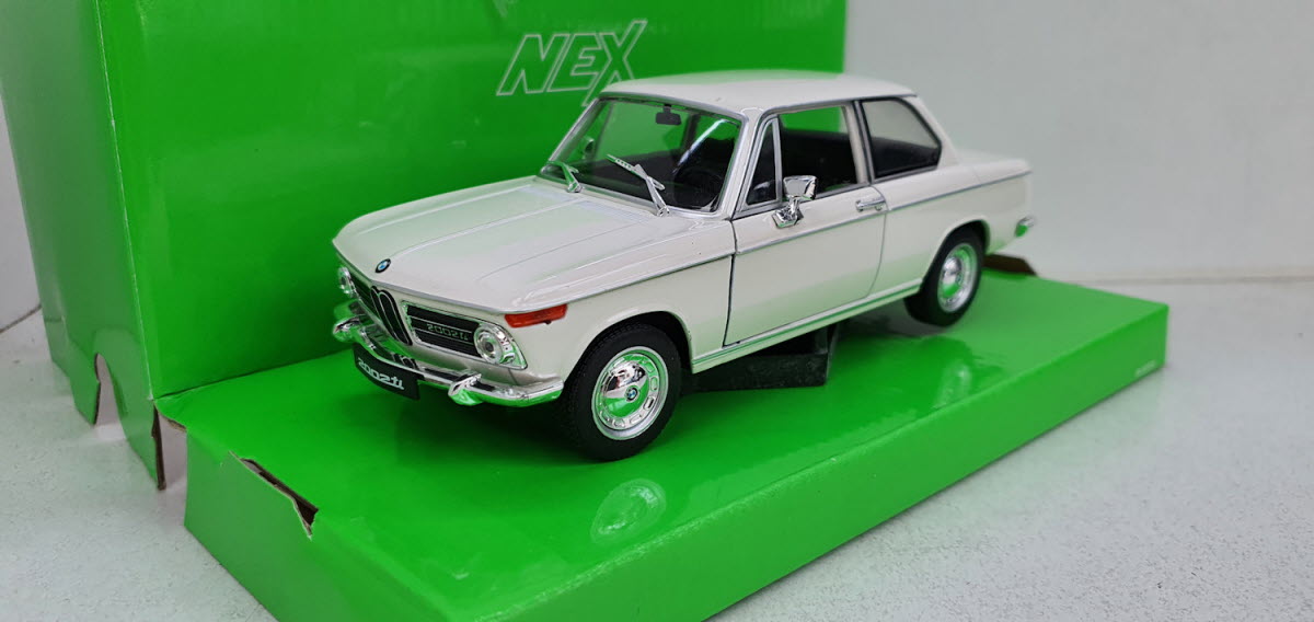 Welly BMW 2002Ti Wit 1:24