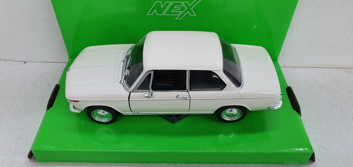 Welly BMW 2002Ti Wit 1:24