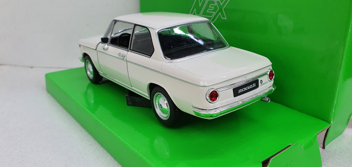 Welly BMW 2002Ti Wit 1:24