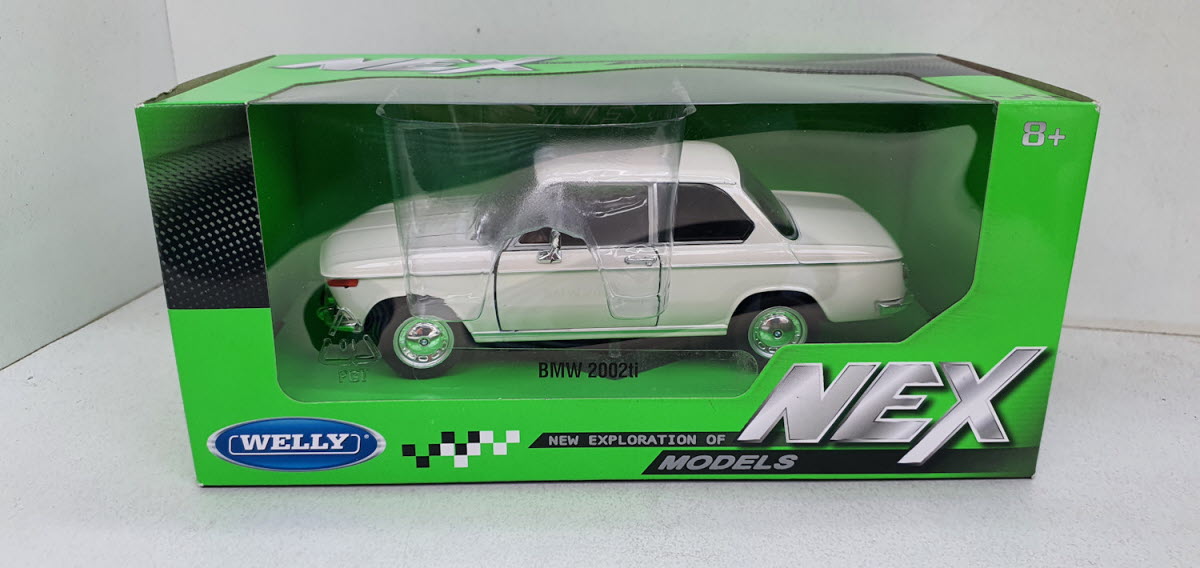 Welly BMW 2002Ti Wit 1:24