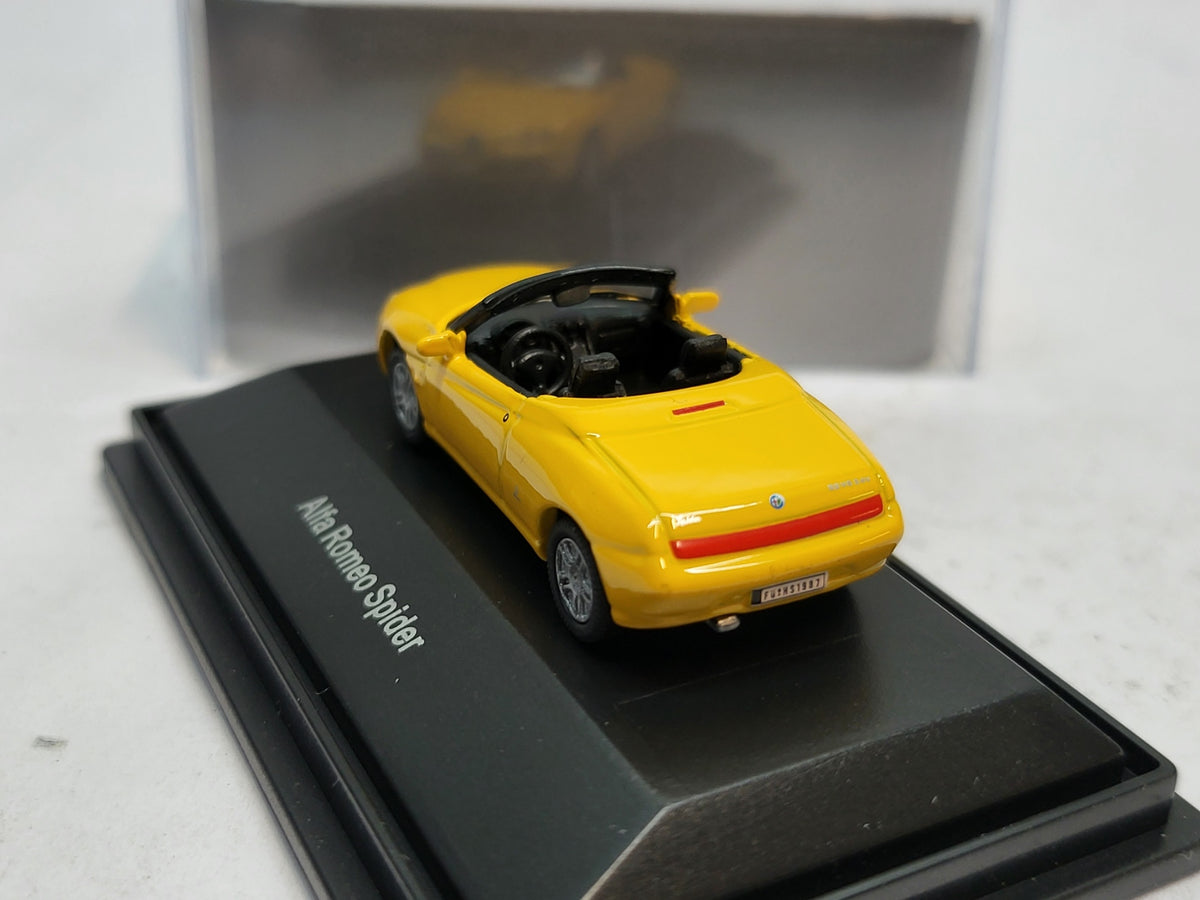 Alfa Romeo Spider Geel - Schuco 1:87