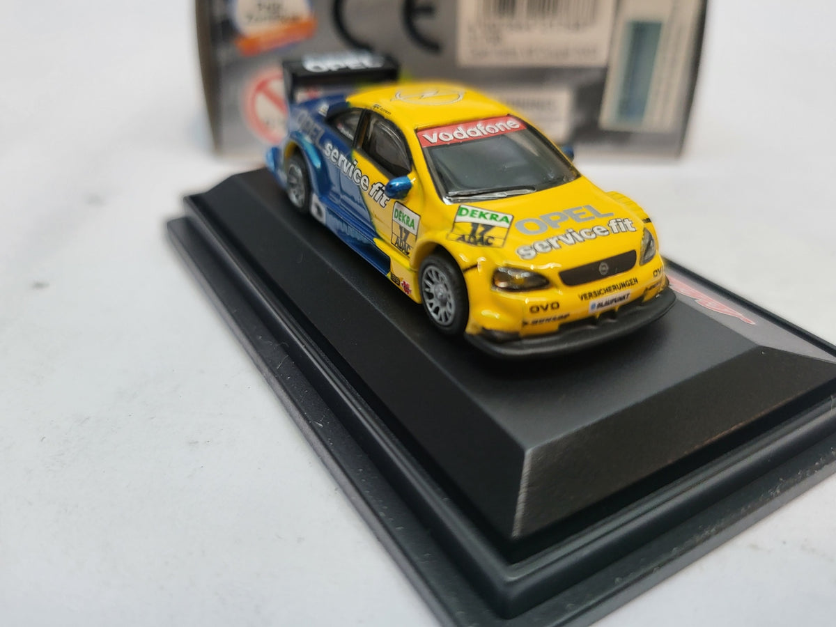 Opel Astra V8 Coupé Geel/Blauw 2003 Jeroen Bleekemolen - Schuco 1:87