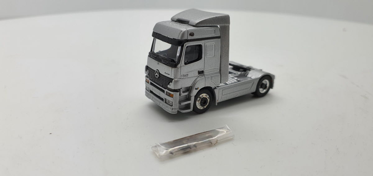 Mercedes Axor Trekker Grijs - Schuco 1:87