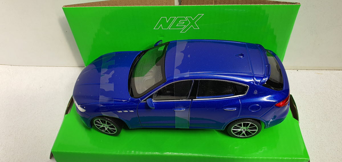 Maserati Levante Blauw - Welly 1:24
