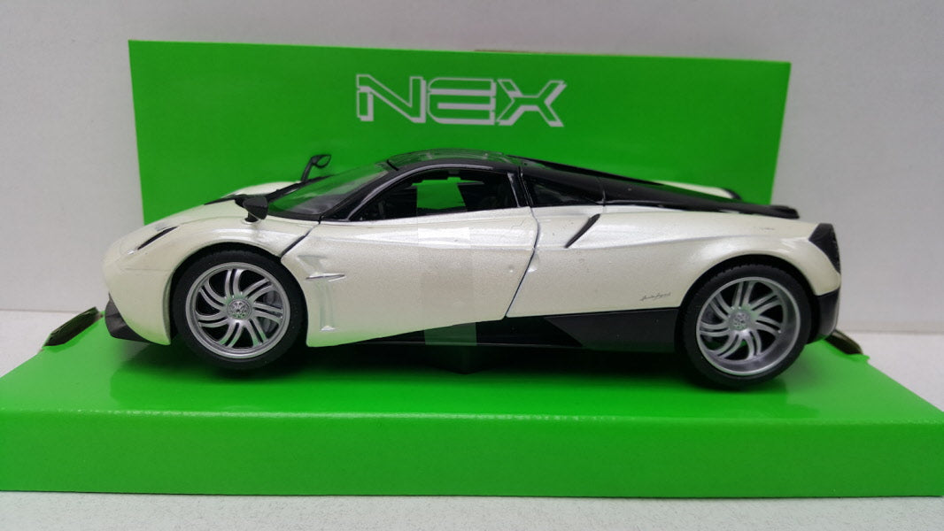 Welly: Pagani Huayra Wit - Schaal 1:24