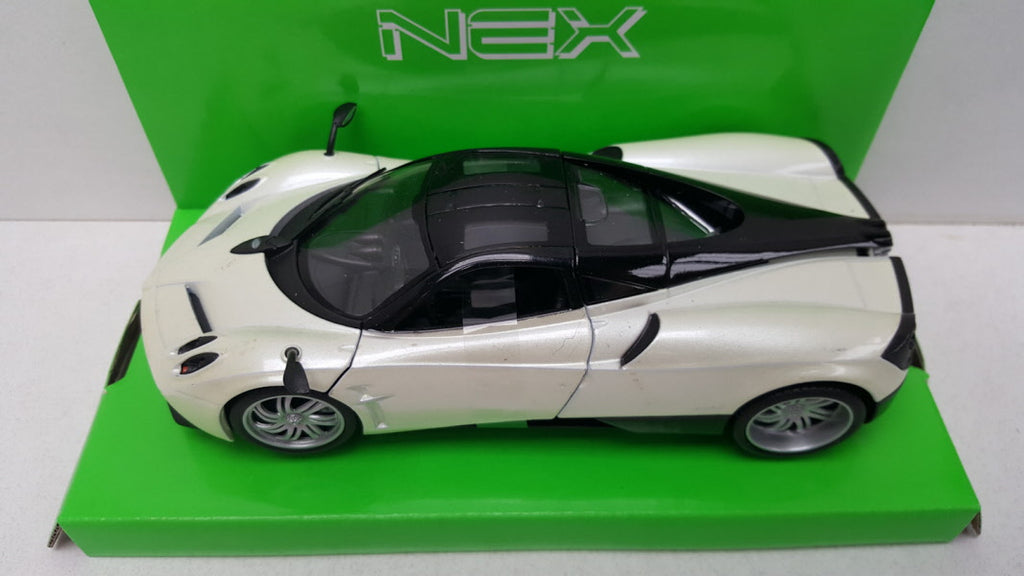 Welly: Pagani Huayra Wit - Schaal 1:24