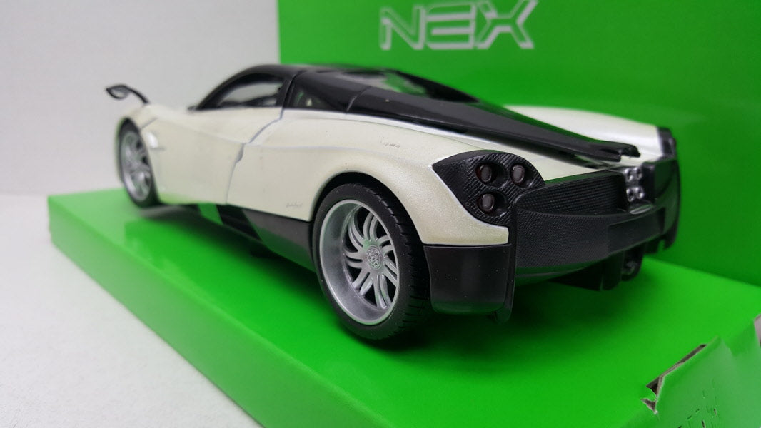 Welly: Pagani Huayra Wit - Schaal 1:24
