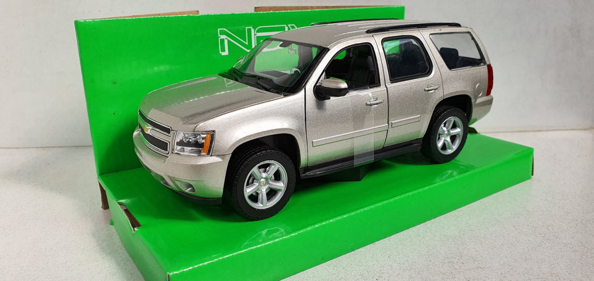 Chevrolet Tahoe 2008 Beige 1:24 - Welly (WEL22509GOLD)