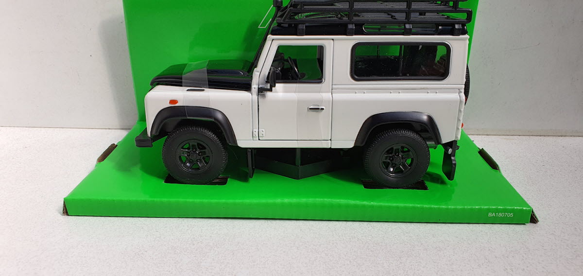 Land Rover Defender Wit-Zwart 1:24 - Welly (WEL22498SP-WHITE)