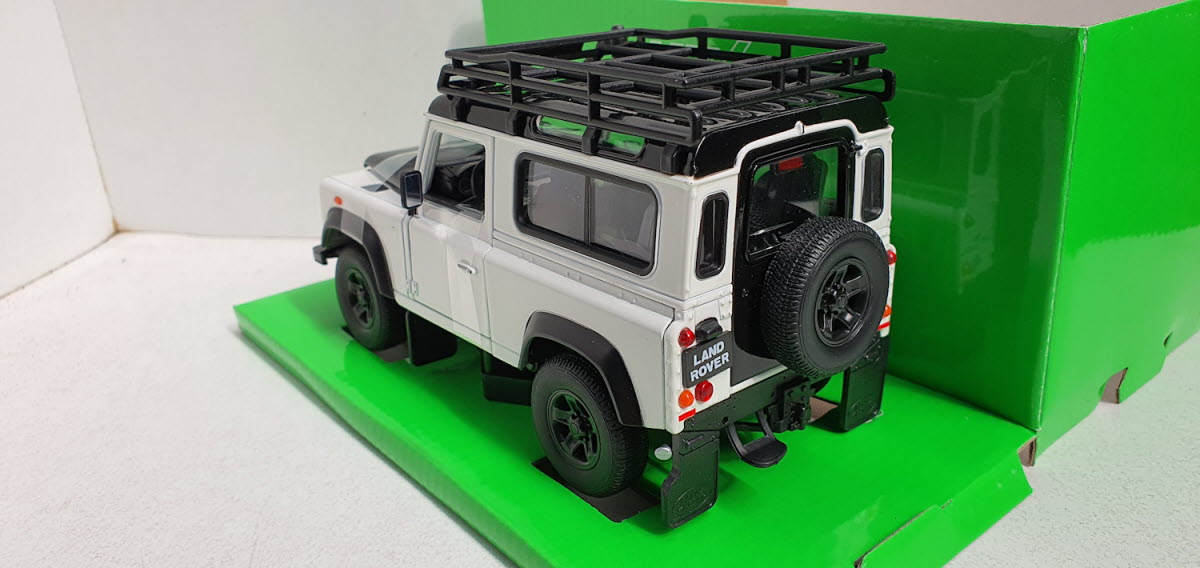 Land Rover Defender Wit-Zwart 1:24 - Welly (WEL22498SP-WHITE)