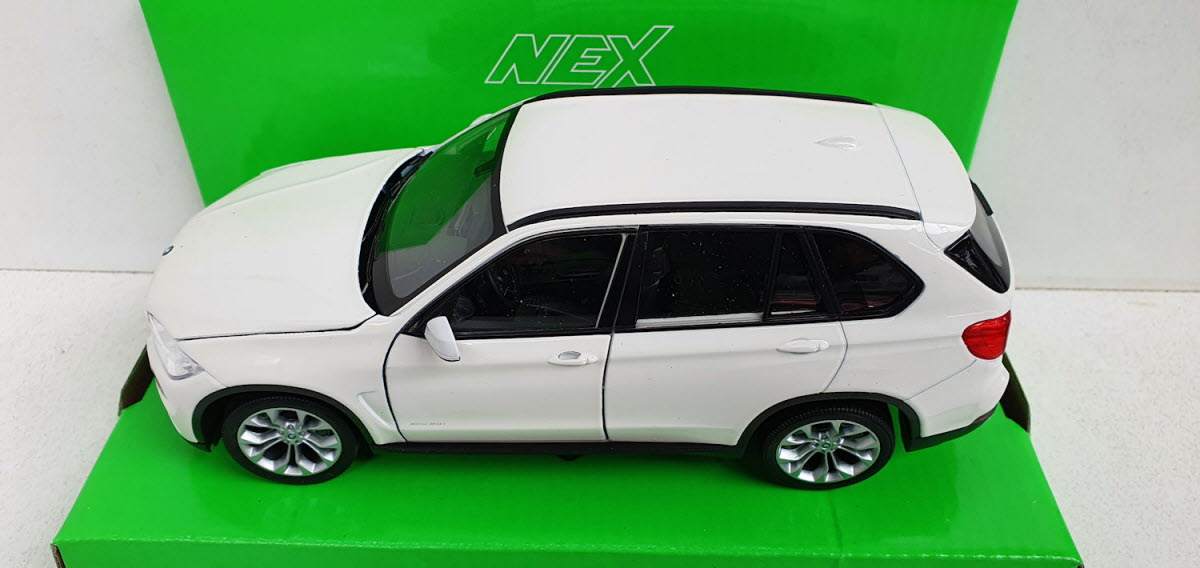Welly BMW X5 (F15) Wit 1:24