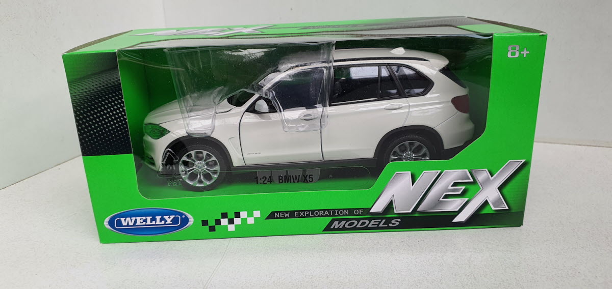 Welly BMW X5 (F15) Wit 1:24