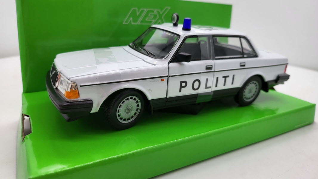 Welly: Volvo 240 GL Politie Denemarken - Schaal 1:24
