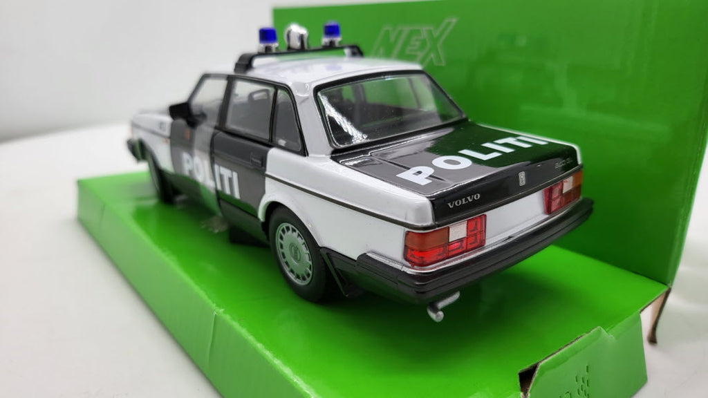 Welly: Volvo 240 GL Politie Noorwegen - Schaal 1:24