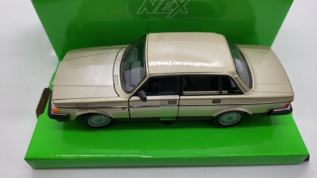 Welly: Volvo 240 GL Goud metallic - Schaal 1:24