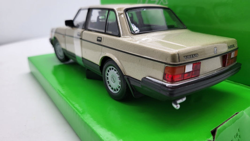 Welly: Volvo 240 GL Goud metallic - Schaal 1:24