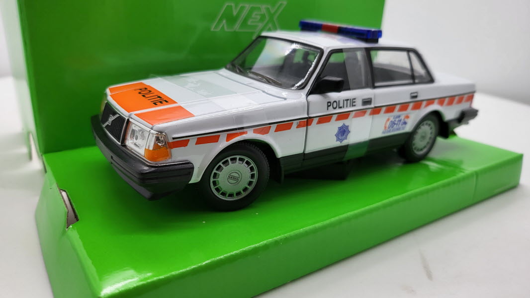 Welly: Volvo 240 GL Politie Nederland - Schaal 1:24