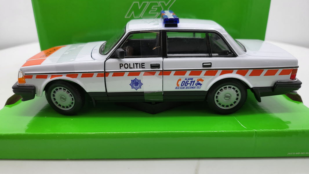 Welly: Volvo 240 GL Politie Nederland - Schaal 1:24