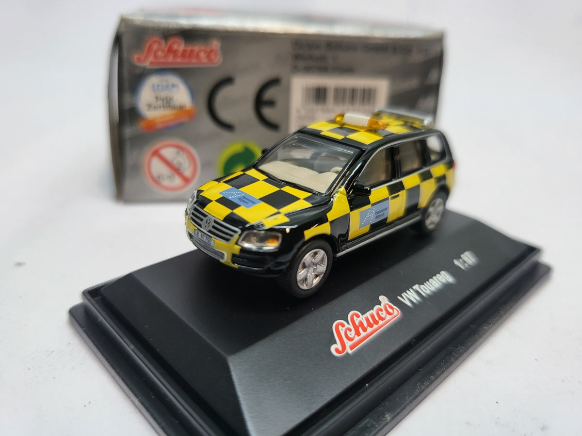 Volkswagen Touareg Hanover Airport Follow Me - Schuco 1:87