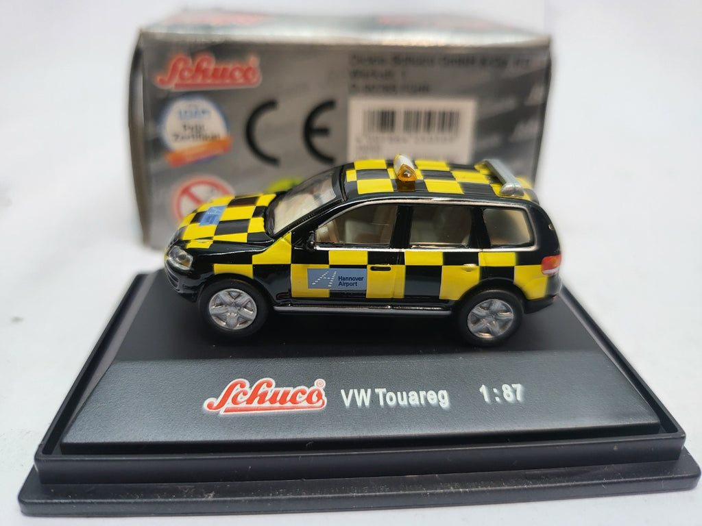 Volkswagen Touareg Hanover Airport Follow Me - Schuco 1:87