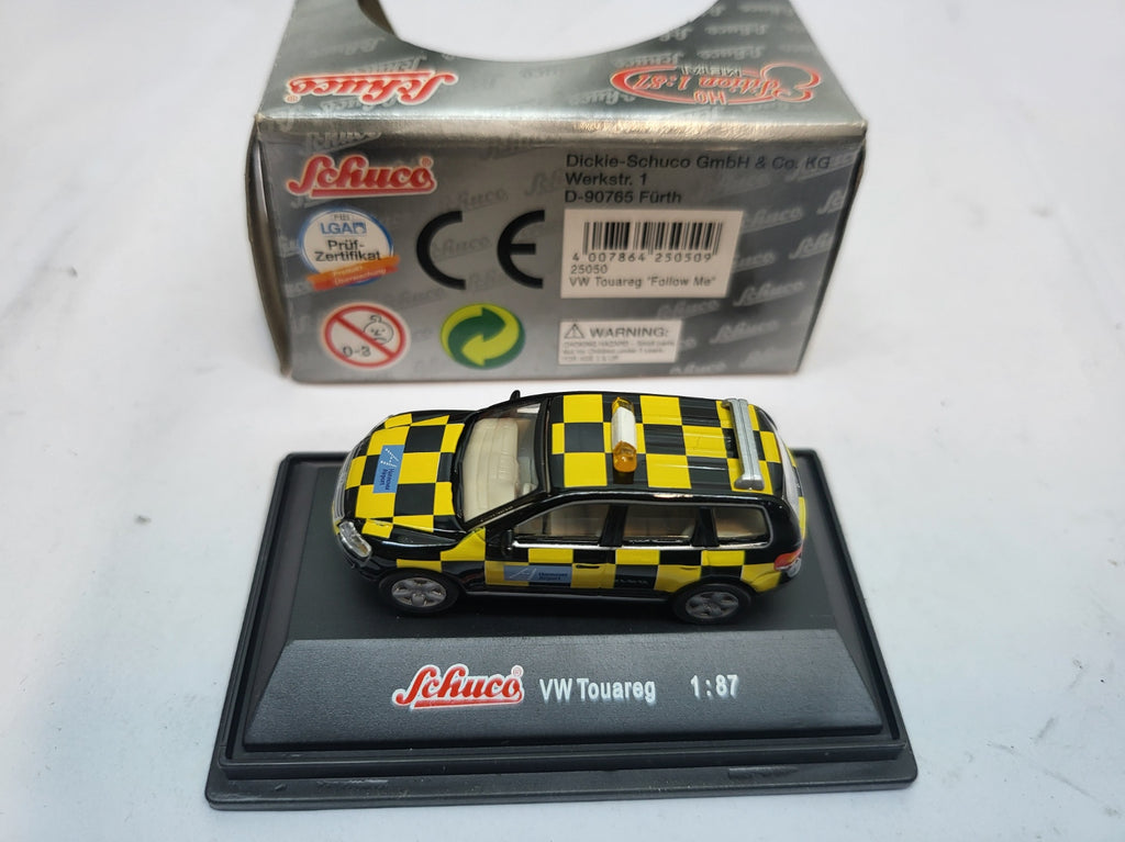 Volkswagen Touareg Hanover Airport Follow Me - Schuco 1:87