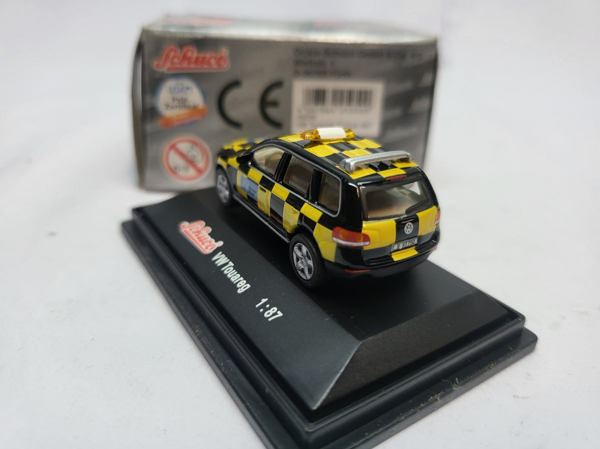 Volkswagen Touareg Hanover Airport Follow Me - Schuco 1:87