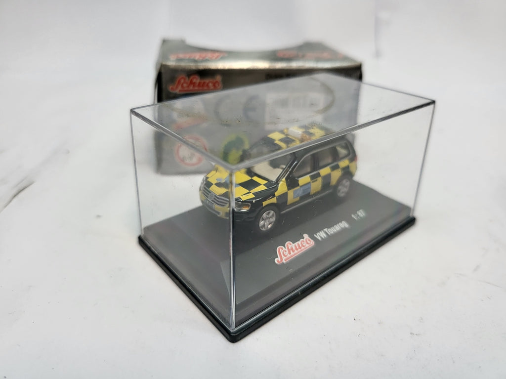 Volkswagen Touareg Hanover Airport Follow Me - Schuco 1:87