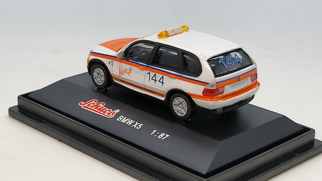 BMW X5 NotRuf 144 - Schuco 1:87