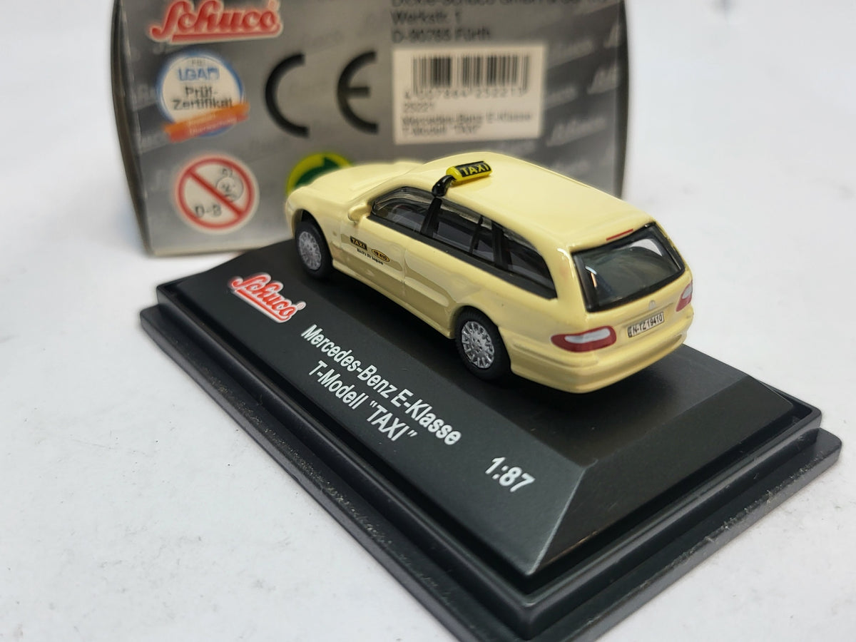 Mercedes-Benz E-Klasse T-Modell Taxi Beige - Schuco 1:87