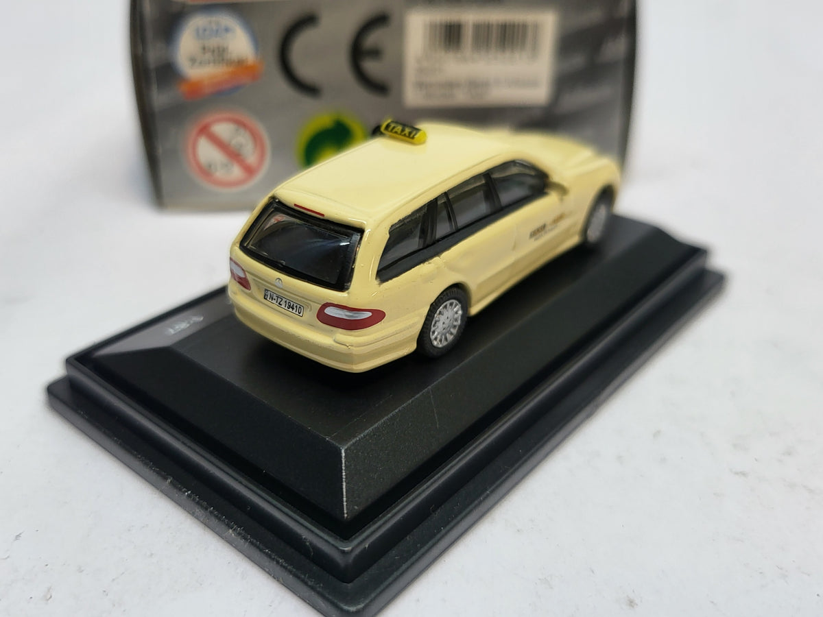 Mercedes-Benz E-Klasse T-Modell Taxi Beige - Schuco 1:87