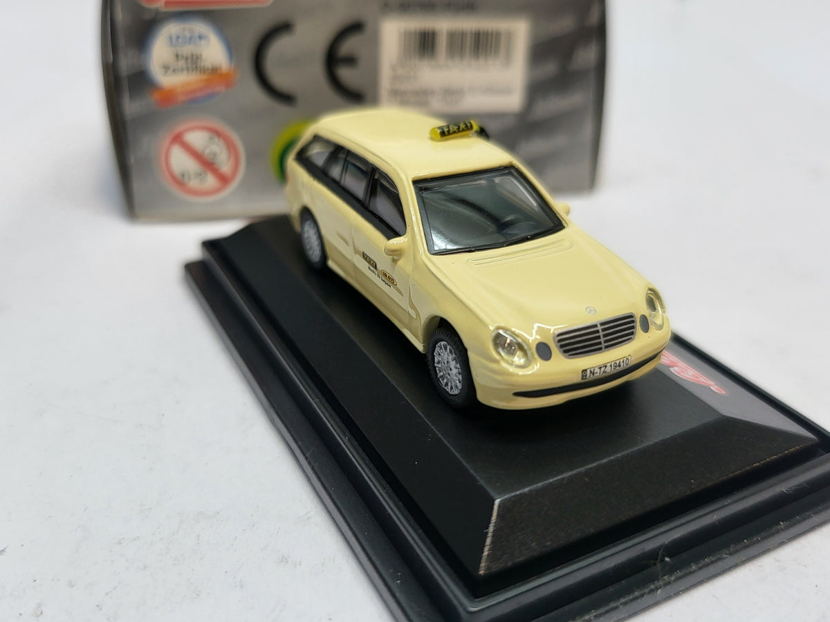 Mercedes-Benz E-Klasse T-Modell Taxi Beige - Schuco 1:87