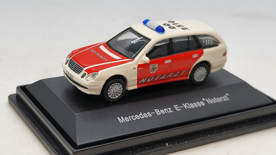 Mercedes-Benz E-Klasse Notarzt - Schuco 1:87