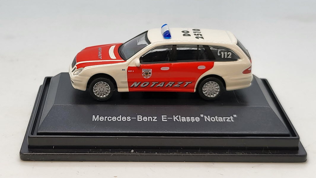 Mercedes-Benz E-Klasse Notarzt - Schuco 1:87