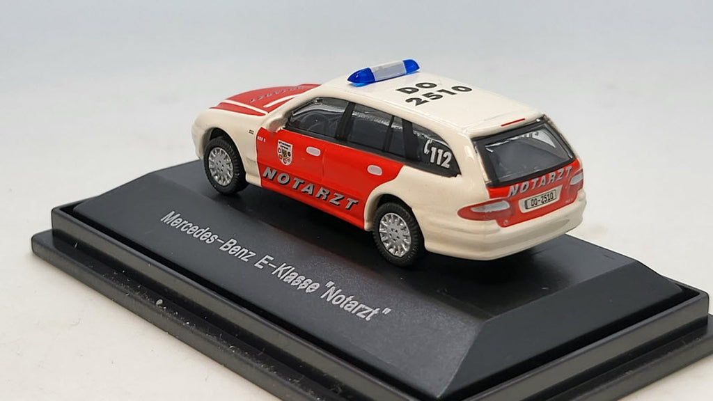 Mercedes-Benz E-Klasse Notarzt - Schuco 1:87