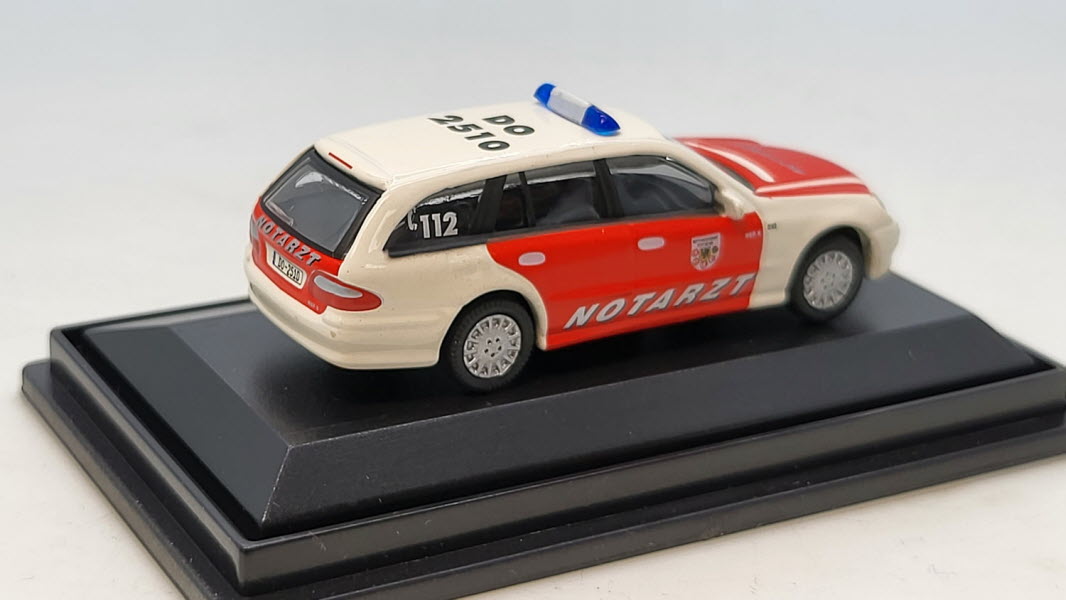 Mercedes-Benz E-Klasse Notarzt - Schuco 1:87