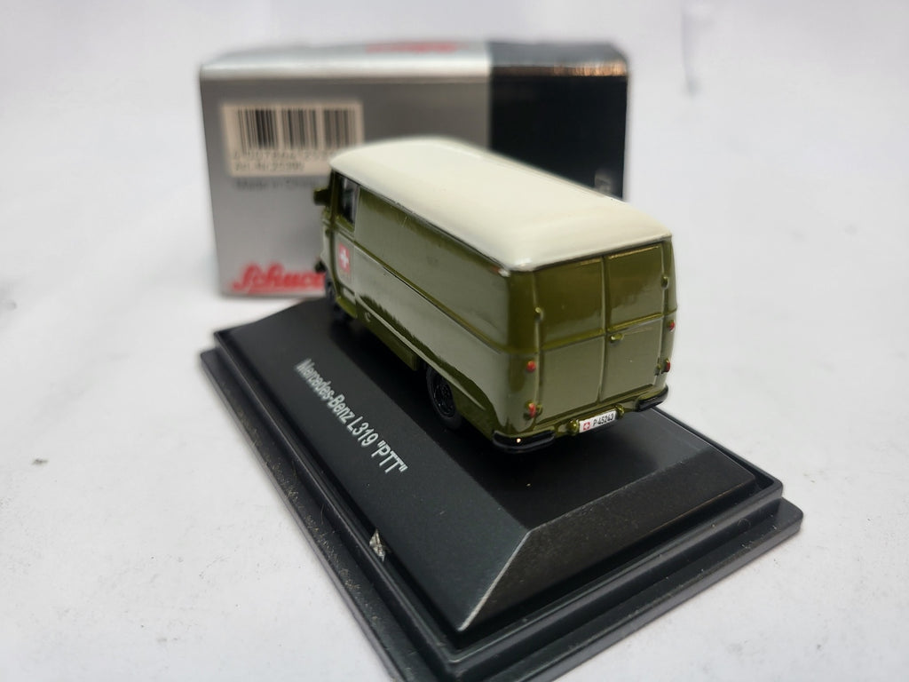 Mercedes-Benz L319 PTT Groen - Schuco 1:87