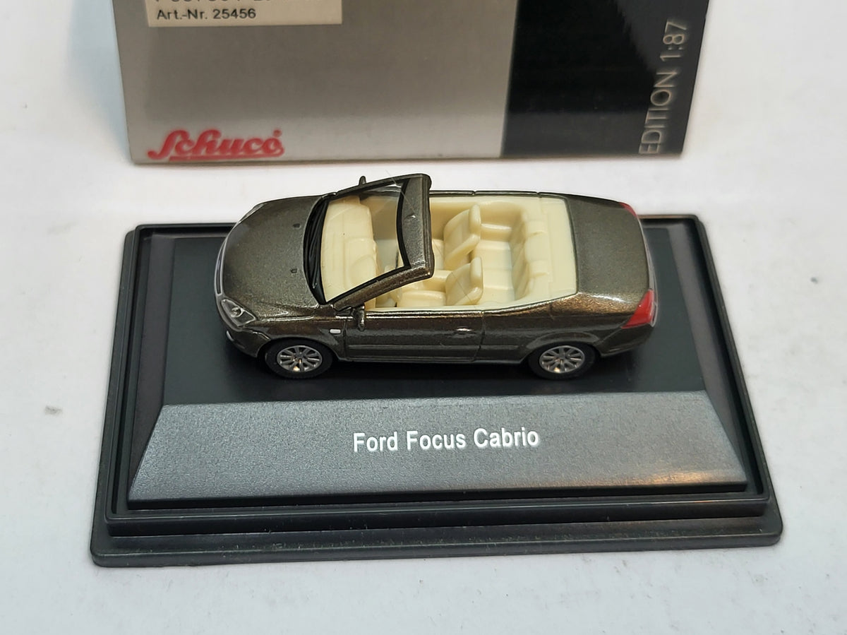 Ford Focus Cabriolet Bruin Metallic - Schuco 1:87
