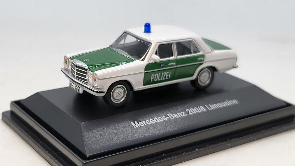 Mercedes-Benz 200/8 Limousine Polizei - Schuco 1:87