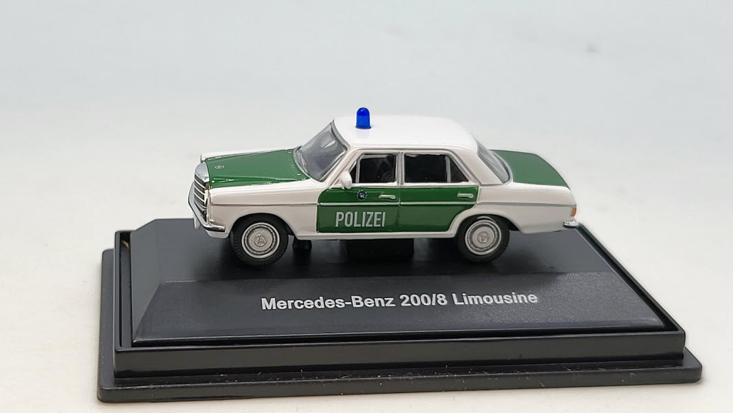 Mercedes-Benz 200/8 Limousine Polizei - Schuco 1:87