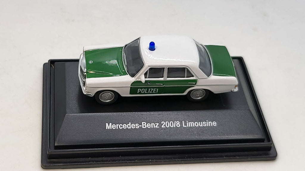Mercedes-Benz 200/8 Limousine Polizei - Schuco 1:87