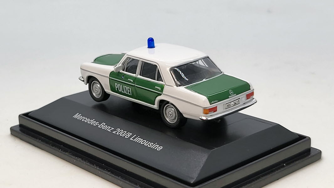 Mercedes-Benz 200/8 Limousine Polizei - Schuco 1:87
