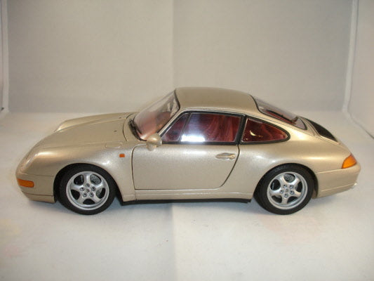 UT Models Porsche 911 993 Carrera Coupe Gold - Schaal 1:18