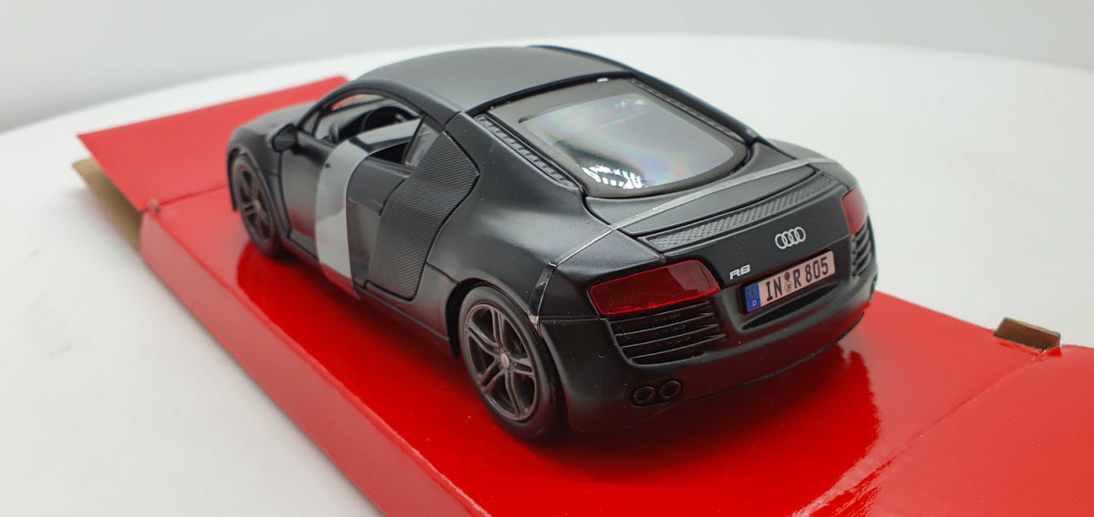 Audi R8 Matt Zwart Maisto 1:24