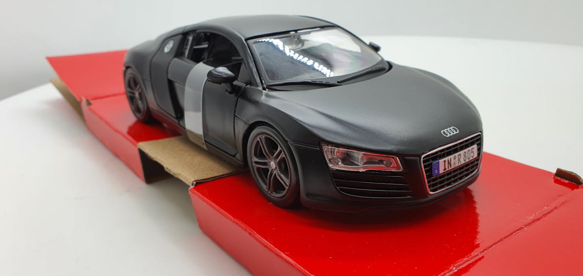 Audi R8 Matt Zwart Maisto 1:24