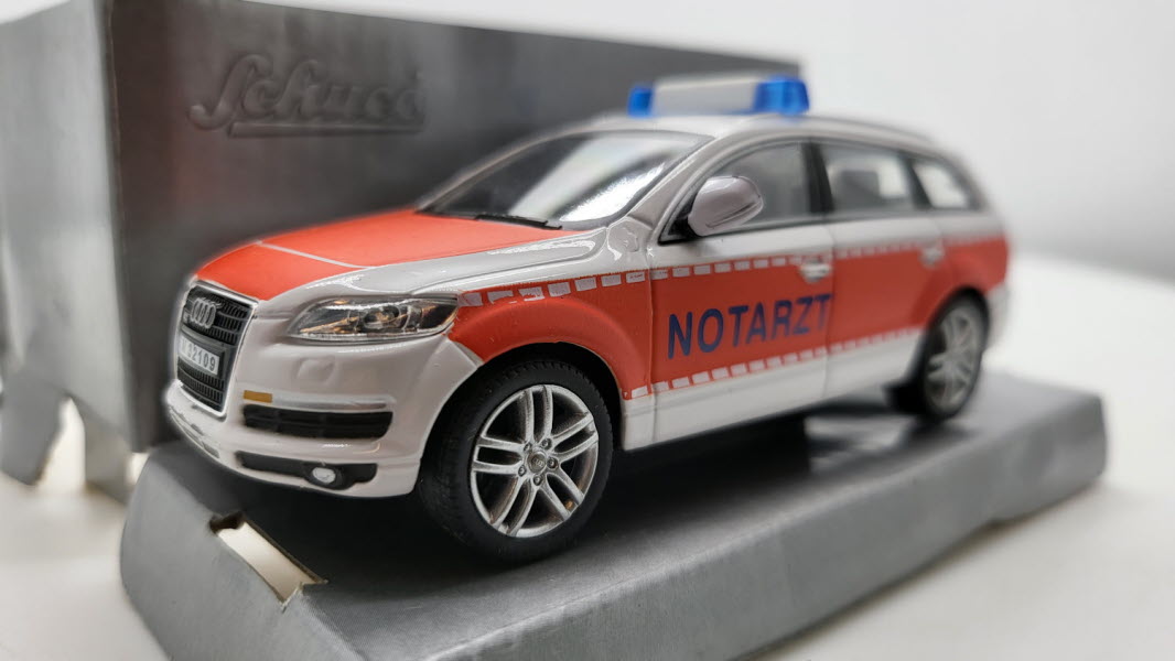 Schuco: Audi Q7 Notarzt (2005) - Schaal 1:43