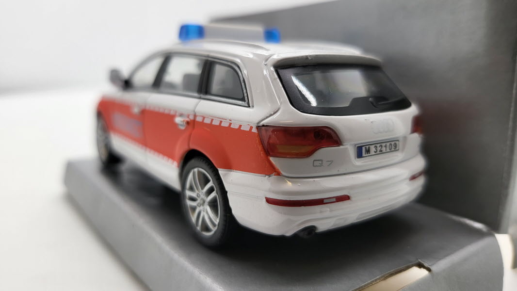 Schuco: Audi Q7 Notarzt (2005) - Schaal 1:43