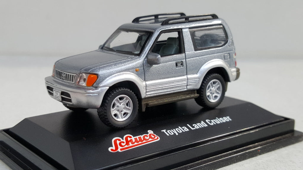 Schuco Toyota Land Cruiser, grijs metallic - Schaal 1:72