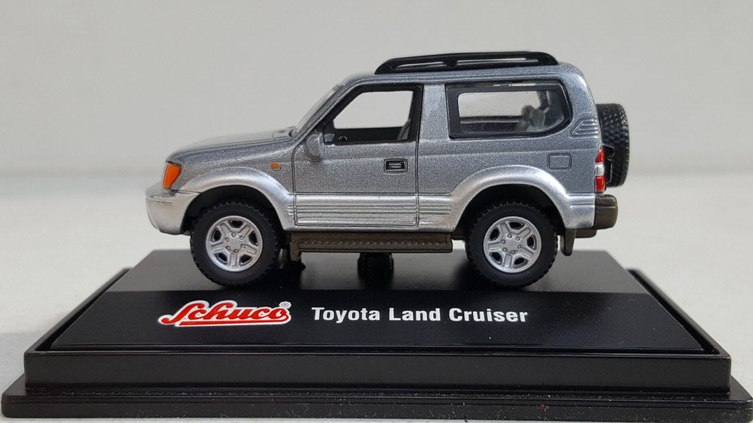 Schuco Toyota Land Cruiser, grijs metallic - Schaal 1:72